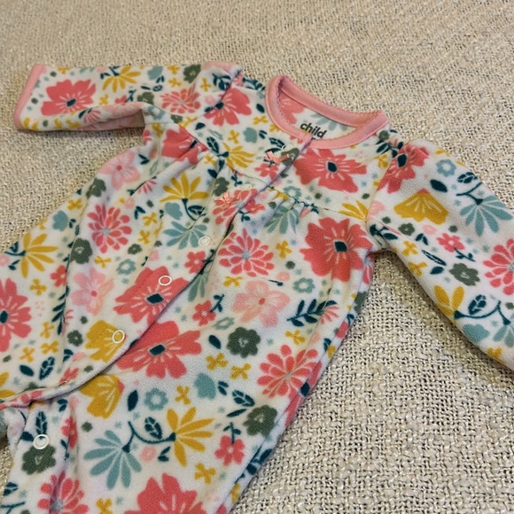 Carters Child of Mine  Girls Footed Fleece Sleeper size 0-3 months - Picture 2 of 10